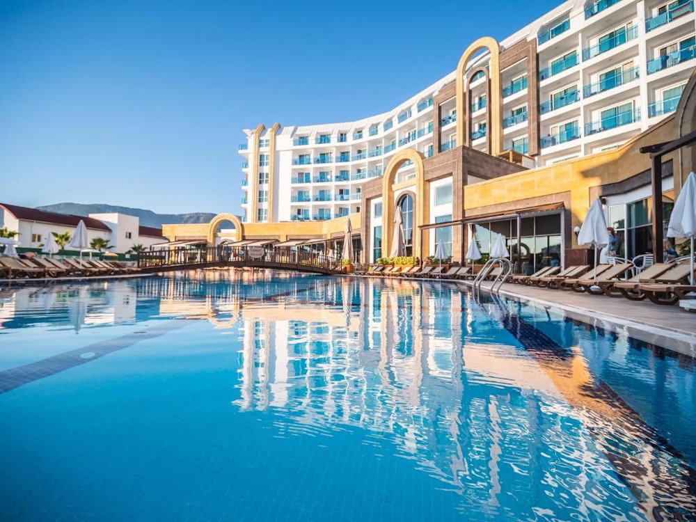 The Lumos Deluxe Resort Hotel &amp; Spa
