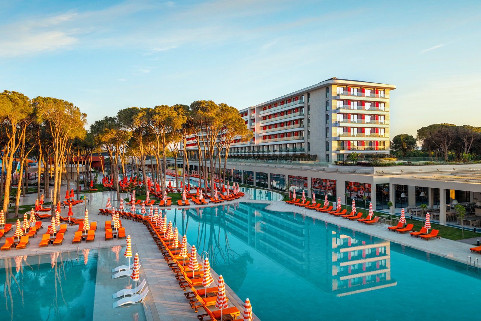 Trendy Perge Resort &amp; Suites