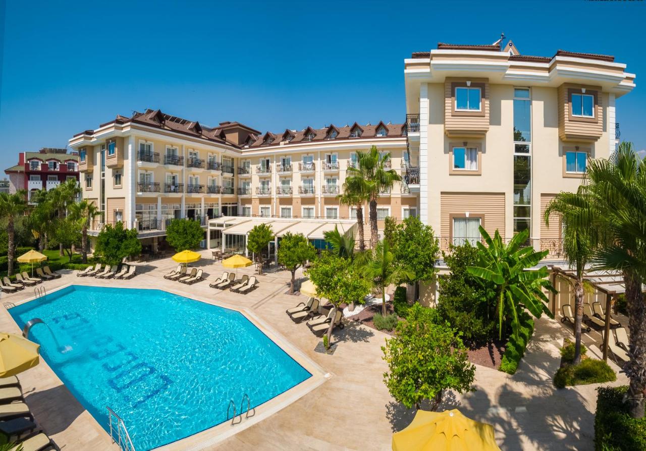 Loceanica Beach Resort