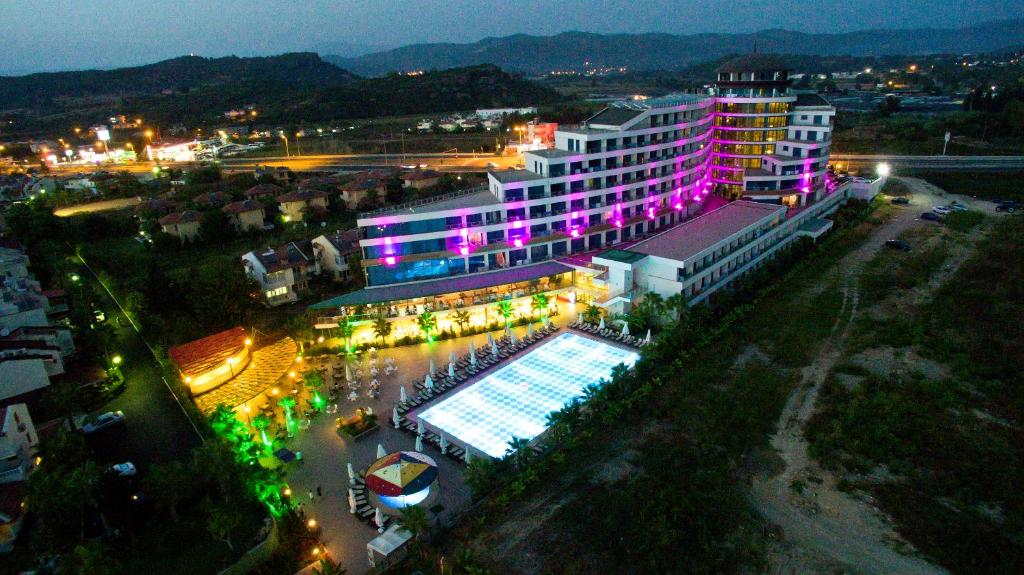 Raymar Resort &amp; Aqua Hotel