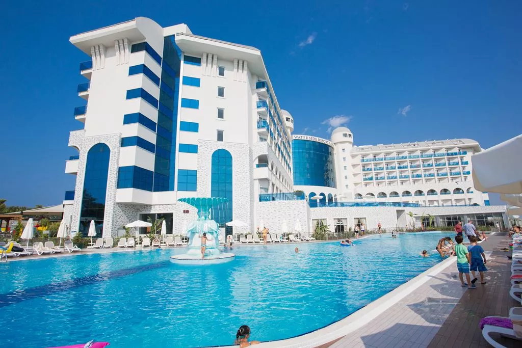 Water Side Resort &amp; Spa Hotel Memento