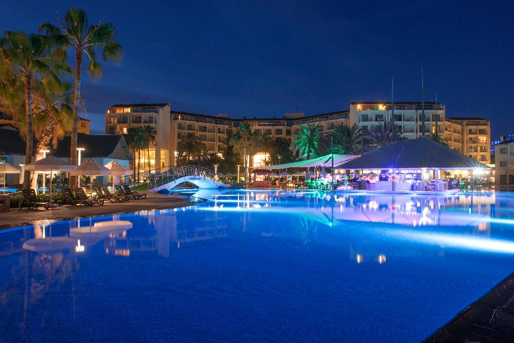 Arum Barut Collection