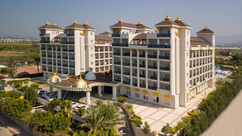 Lrs Lake River Side Hotel &amp; Spa