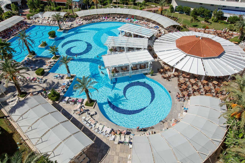 Crystal Admiral Resort Suites &amp; Spa