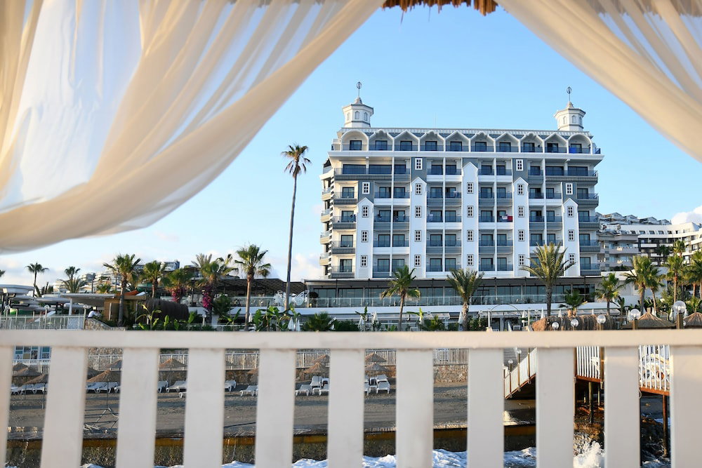 Aria Resort &amp; Spa
