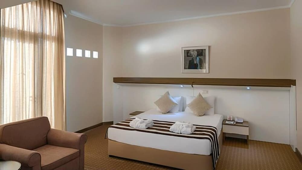 Green Max Hotel
